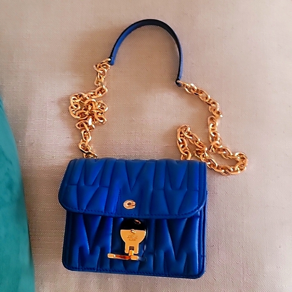 Moschino - Picture 3 of 4